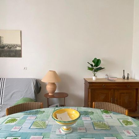 Chez Cathy Et Alain Appartement Saint-Laurent-dʼAigouze Buitenkant foto