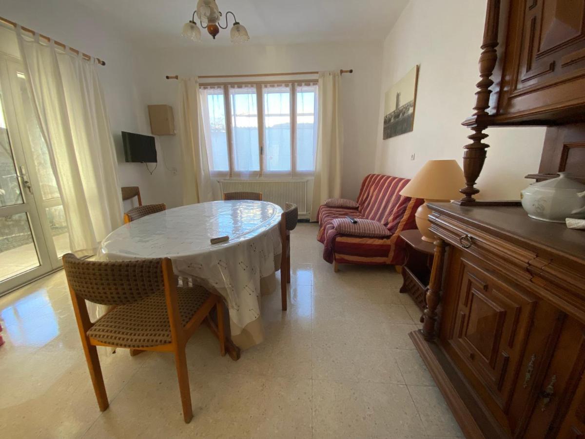 Chez Cathy Et Alain Appartement Saint-Laurent-dʼAigouze Buitenkant foto