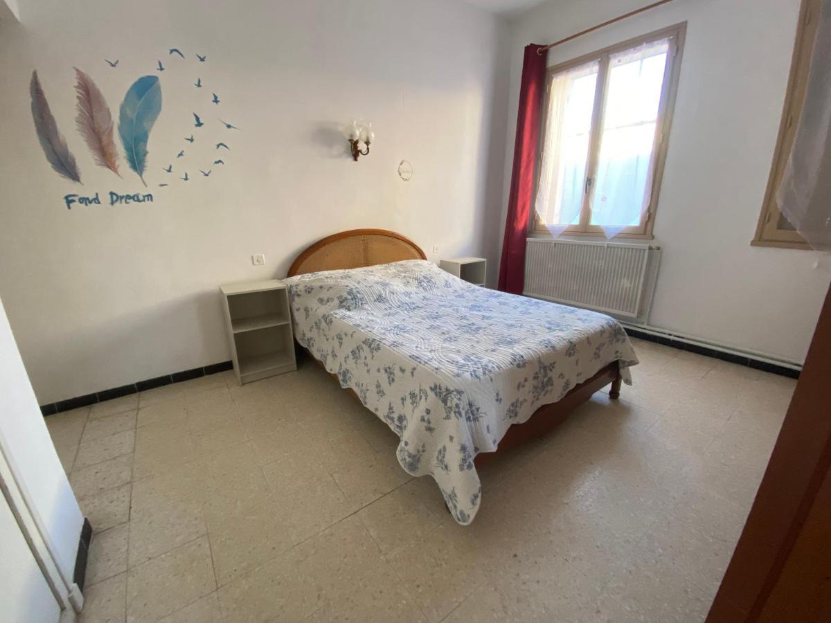 Chez Cathy Et Alain Appartement Saint-Laurent-dʼAigouze Buitenkant foto