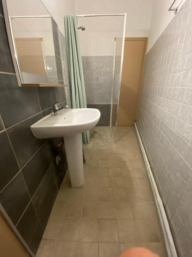 Chez Cathy Et Alain Appartement Saint-Laurent-dʼAigouze Buitenkant foto